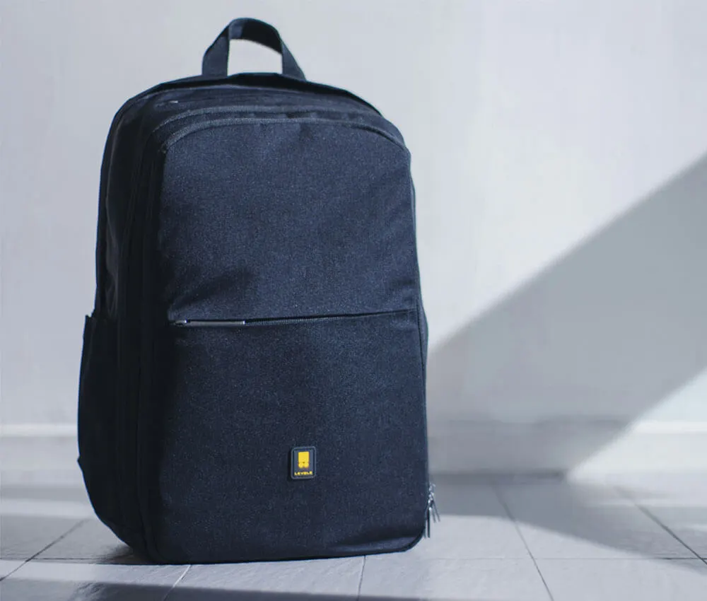 دوری از قرار دادن اجسام سنگین روی کیف